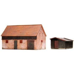 Kyllinghus og svinestald