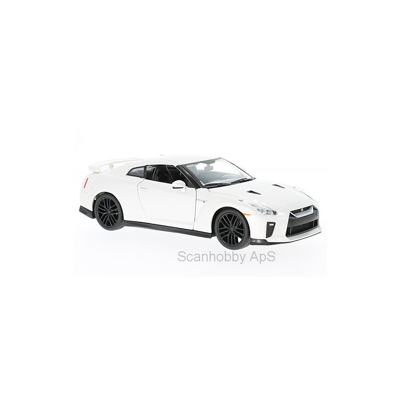 Nissan GT-R (2017), white metallic - 1:24 - Bburago