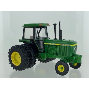 John Deere 4440 2wd with Duals - Limited Edition 2500 pieces - 1:32 - Britains