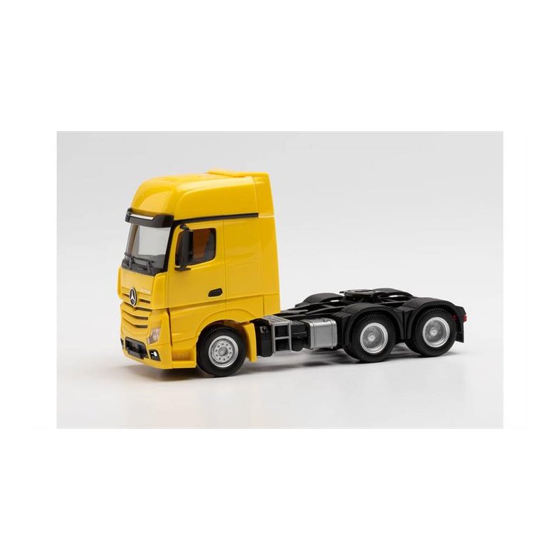 Mercedes-Benz Actros Gigaspace 6x4 rigid tractor, yellow - 1:87 / H0 - Herpa