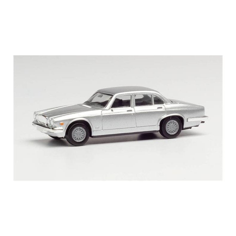 Jaguar XJ 6, silver metallic - 1:87 / H0 - Herpa