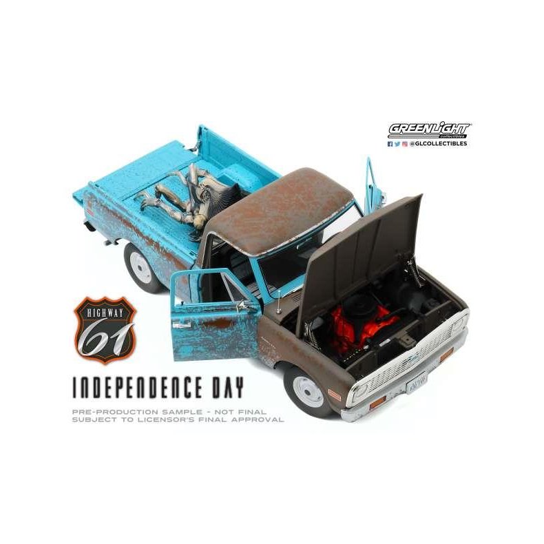 1971 Chevrolet C-10 with Alien Figure "Independence Day (1996)" - 1:18 - Highway 61 / Greenlight