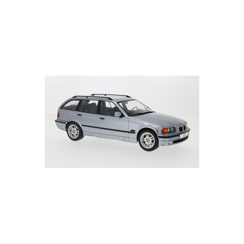 BMW 3'er (E36) Touring, light blue metallic, 1995 - 1:18 - Model Car Group